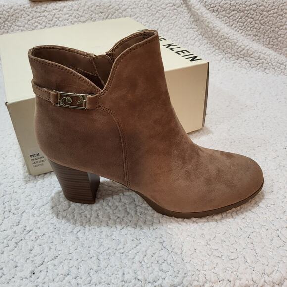 NEW Anne Klein Women's Regency Ankle Boot Bootie Truffle SIZE 9.5 M - Picture 1 of 8